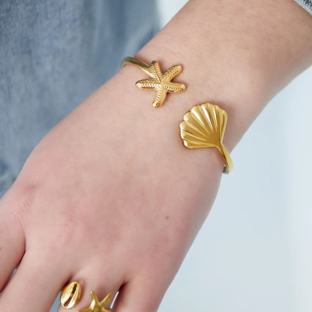 Sea shell armband goud